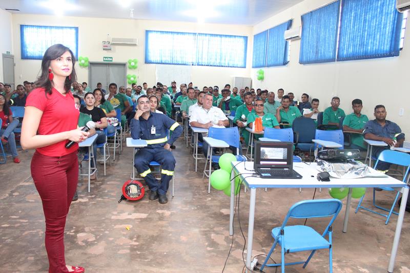 Profissionais do Banco de Sangue realizam palestra aos colaboradores da Barralcool