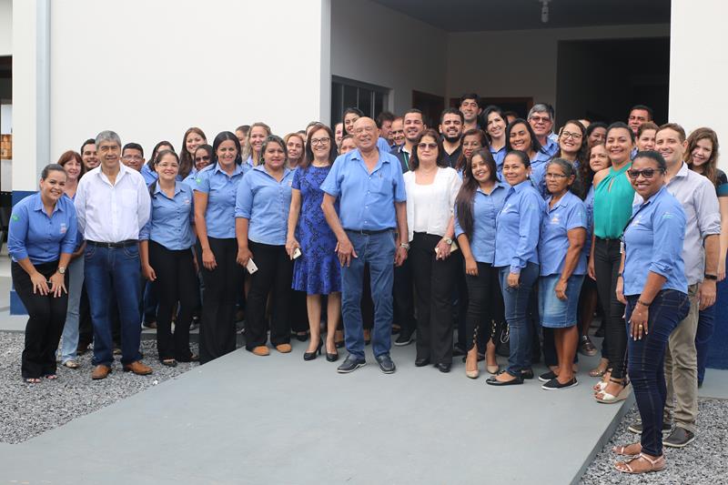 Prefeito e vice, vereadores e staff participam de inauguração e entrega de casas populares