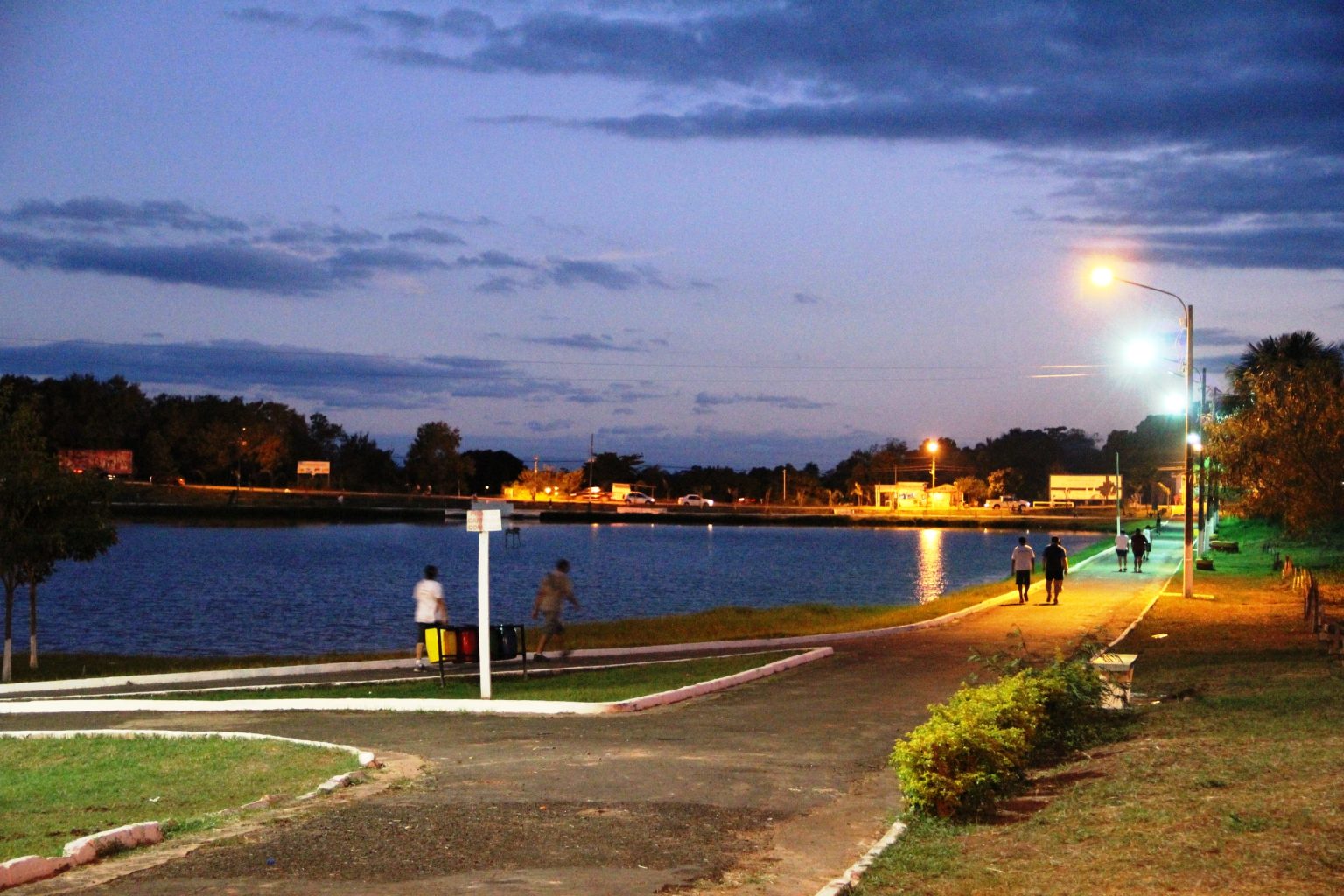Iluminação da Lagoa Azul